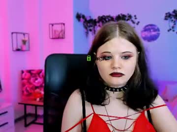 nikki kiss 